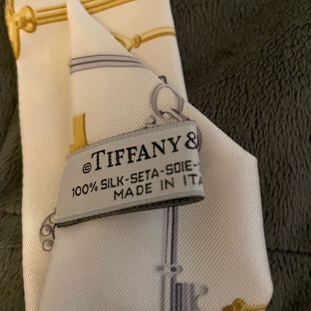 NWT. Tiffany&Co Silk White Scarf Tie/ Twilly Silver Gold Keys Charms - Picture 6 of 8